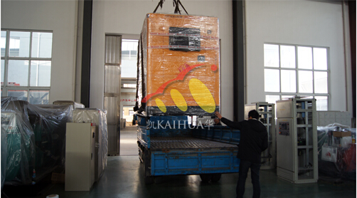 200KW康明斯静音箱式发电机组吊装现场