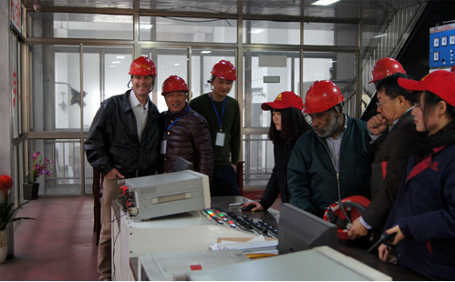 新几内亚客户来访我工厂订购多台发电机组